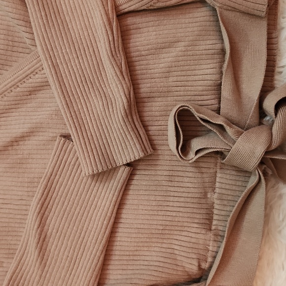 Limited Collection wrap front tan sweater with tie size xl - Picture 4 of 7